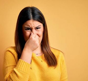 Why Does My Breath Have a Bad Smell After Veneers?